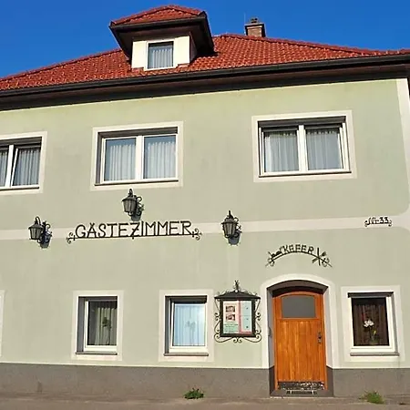 Gaestehaus Geigenbauer 여관 *
